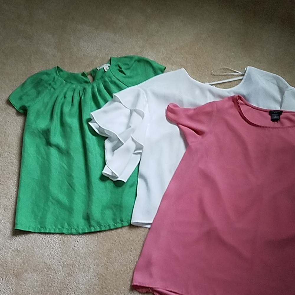 **SOLD ***Bundle of tops